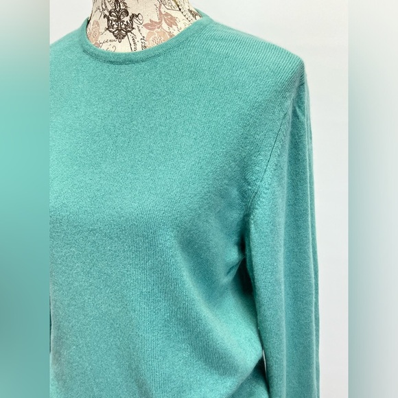 CHARTER CLUB Aqua blue 💯 Cashmere crew‎ neck sweater size M - Picture 2 of 12